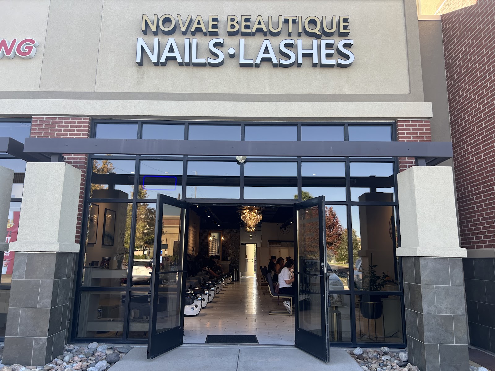Novae Beautique Nails & Lashes logo